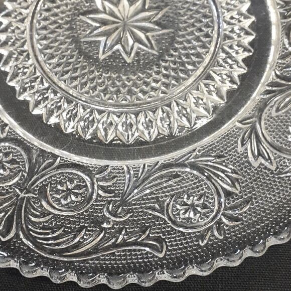 Early clear pressed glass 7" plate star and Fleur de lis pattern - Picture 2 of 4